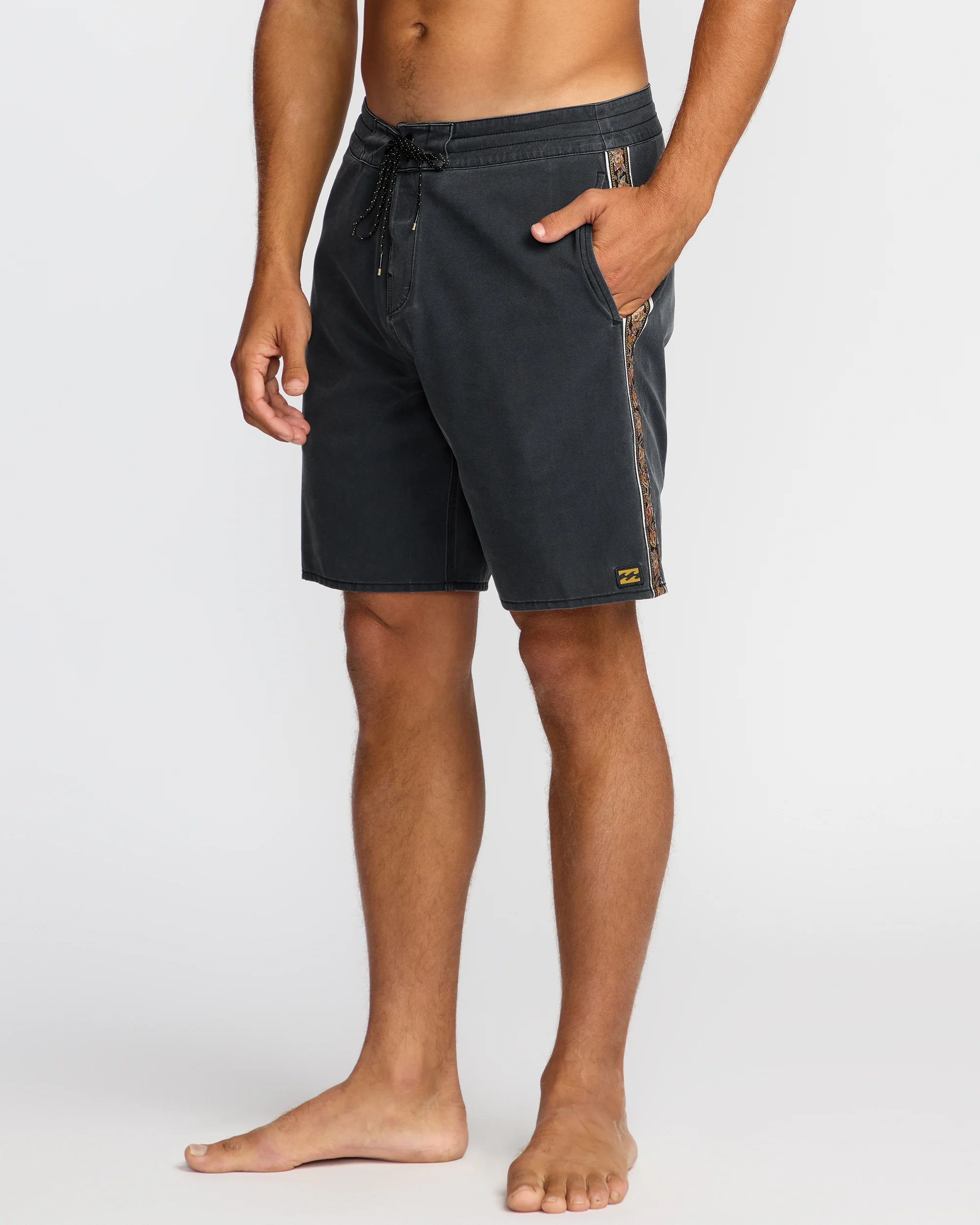 Wategos Lo Tide 19" Boardshorts - Phantom - Image 5